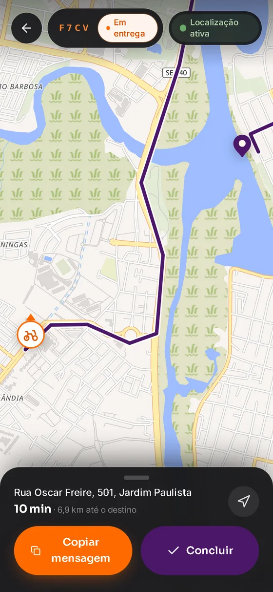 Tela do entregador com o mapa da rota, o código da entrega e o botão de concluir